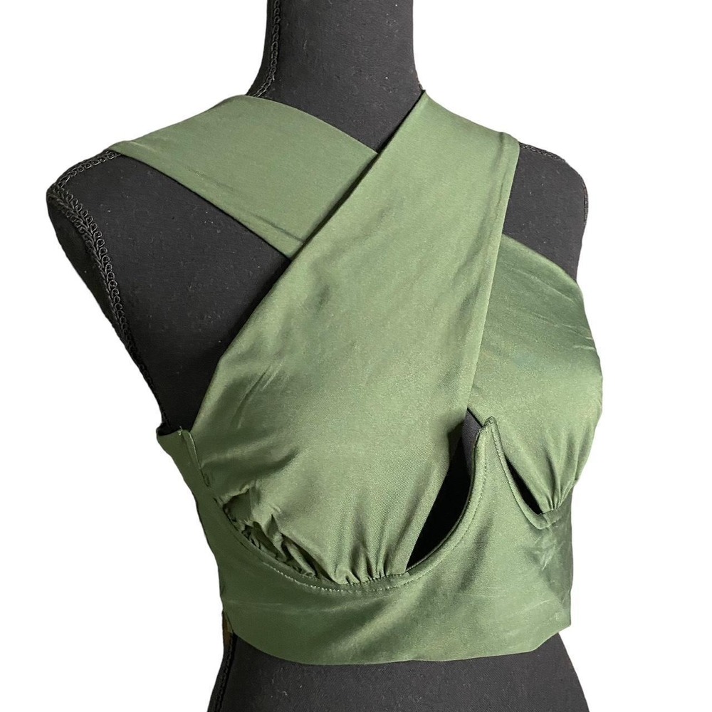 Criss Cross Halter Neck Busty Crop Top Comfy Stretch Medium